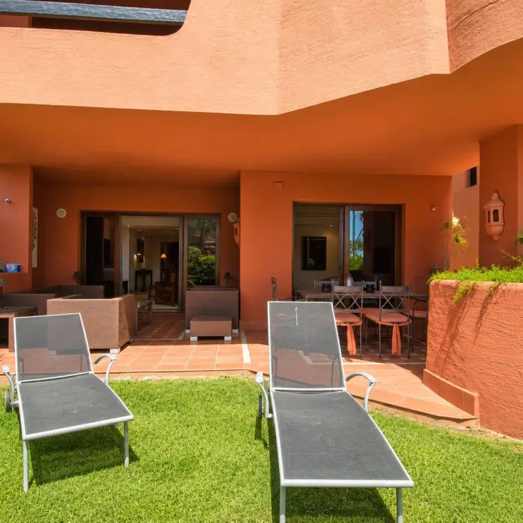 Venta de apartamento en planta baja en Estepona