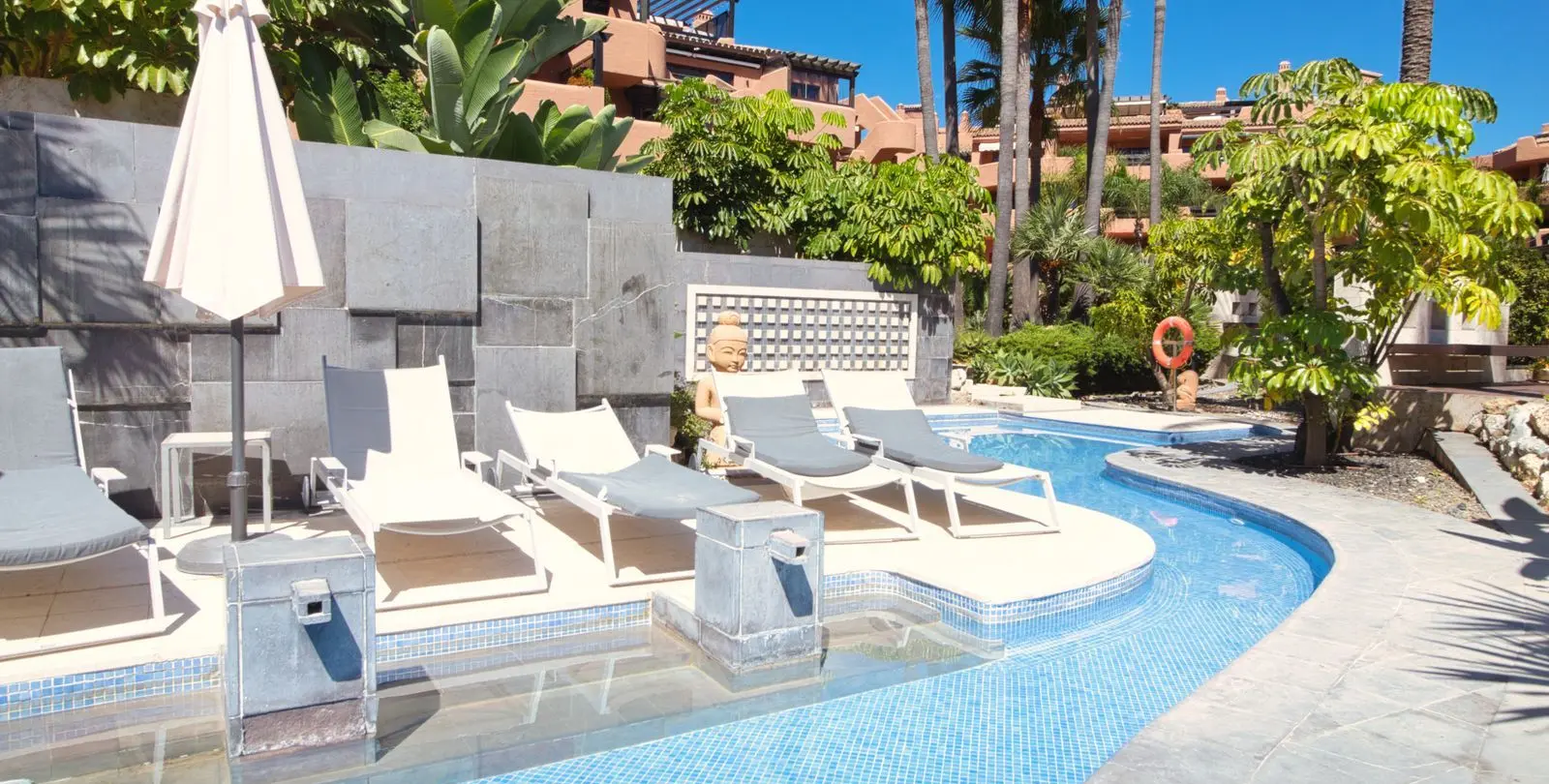 Venta de apartamento en planta baja en Estepona 16