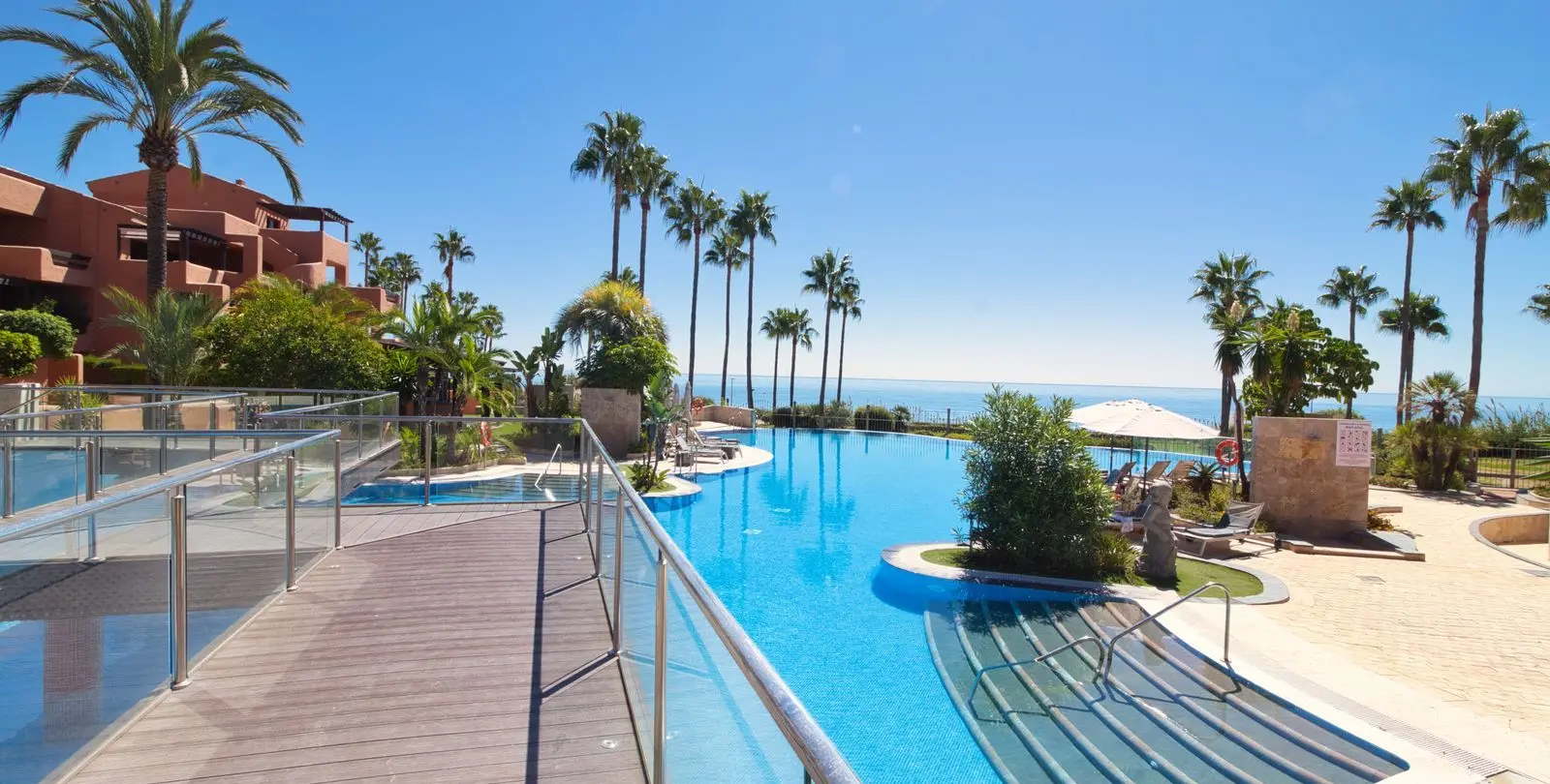 Venta de apartamento en planta baja en Estepona 20
