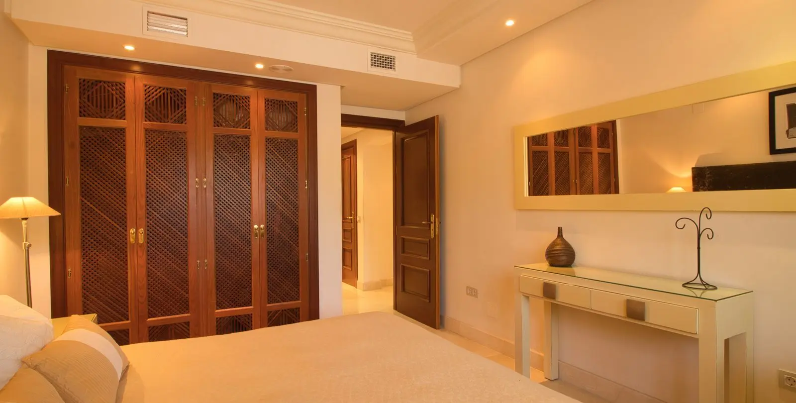 Venta de apartamento en planta baja en Estepona 26