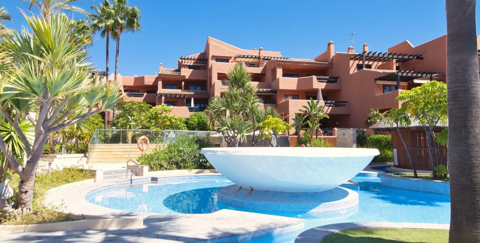 Venta de apartamento en planta baja en Estepona 39