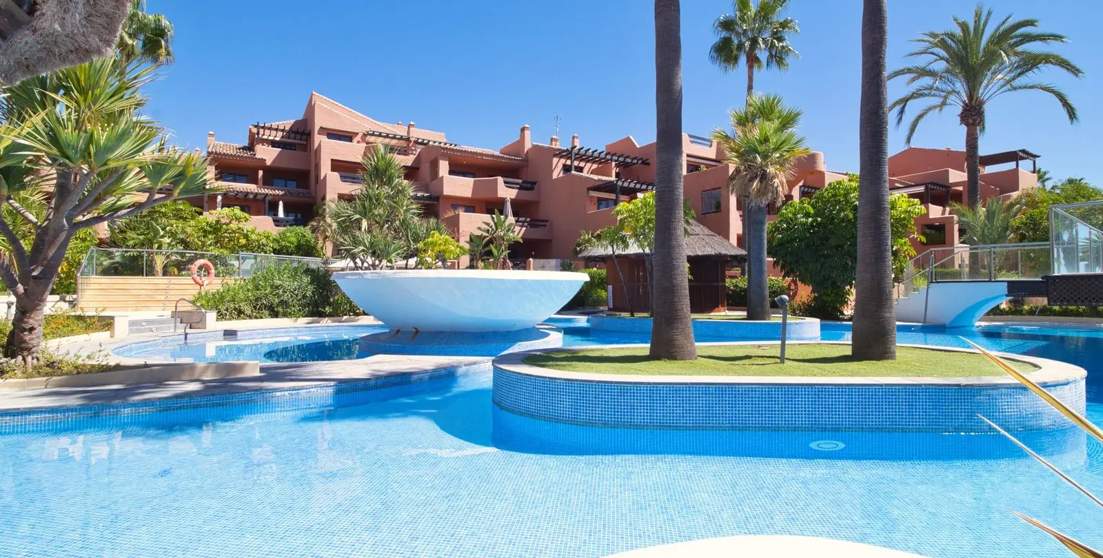 Venta de apartamento en planta baja en Estepona 40