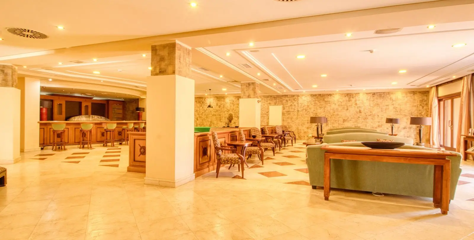 Venta de apartamento en planta baja en Estepona 44