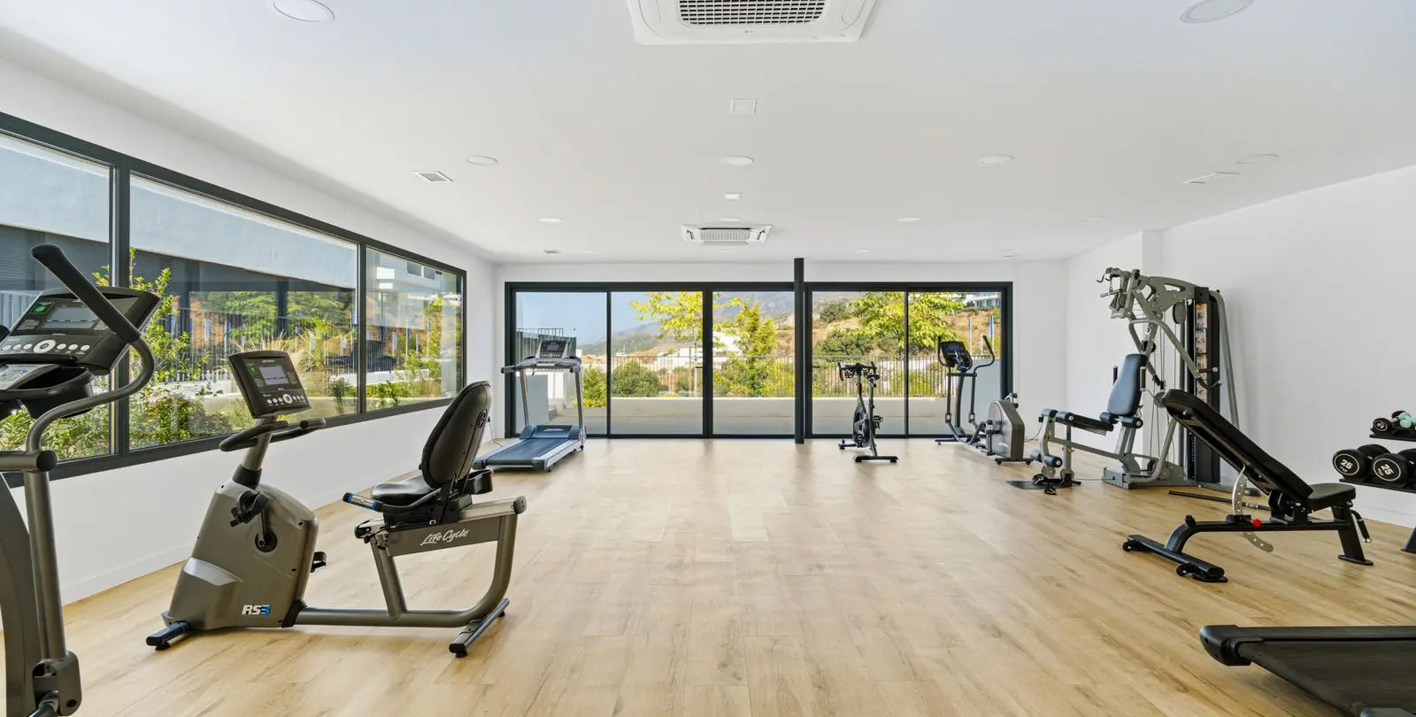 Venta de apartamento en planta media en Altos de los Monteros 4
