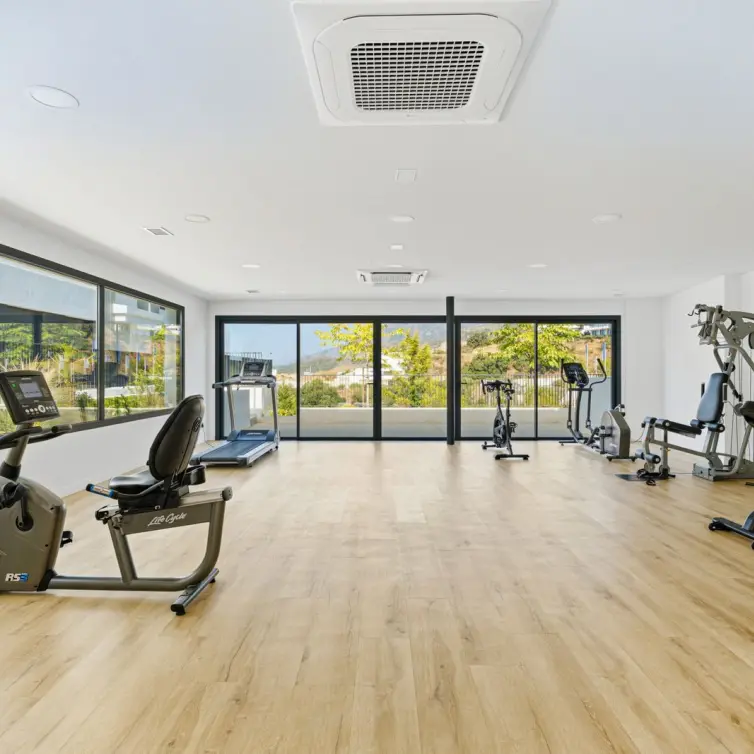 Venta de apartamento en planta media en Altos de los Monteros