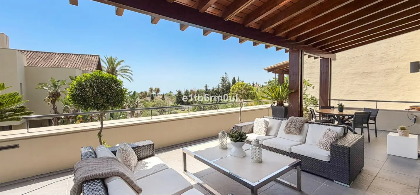 Venta de apartamento en planta media en The Golden Mile 0