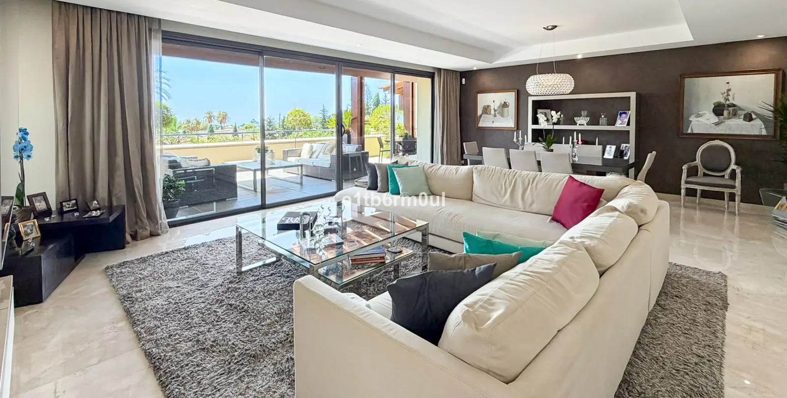 Venta de apartamento en planta media en The Golden Mile 2