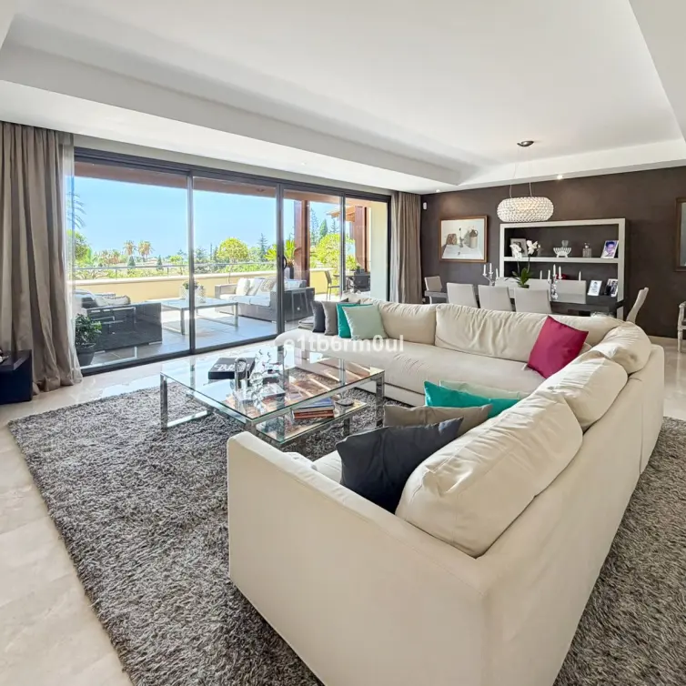 Venta de apartamento en planta media en The Golden Mile