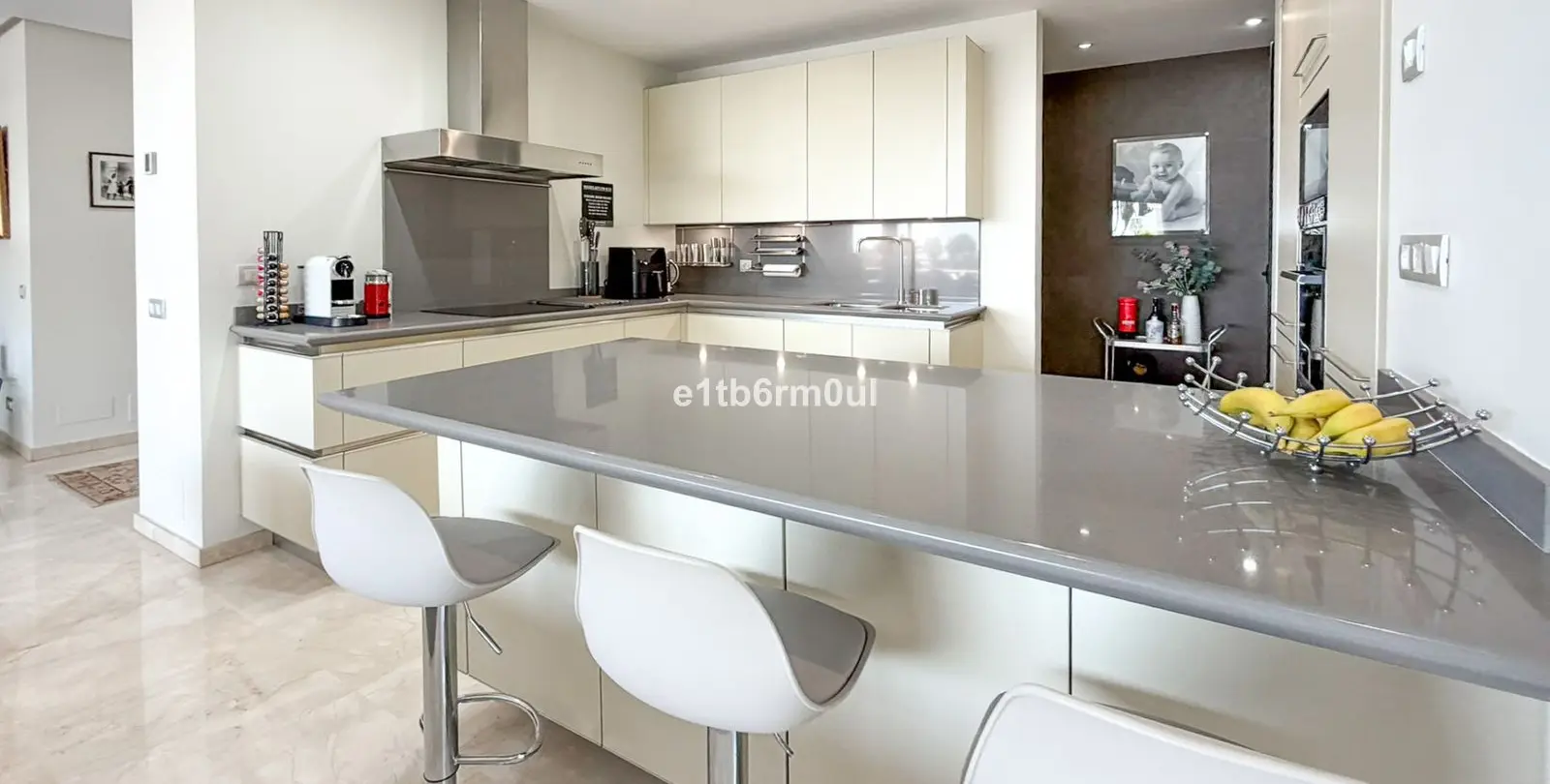 Venta de apartamento en planta media en The Golden Mile 3