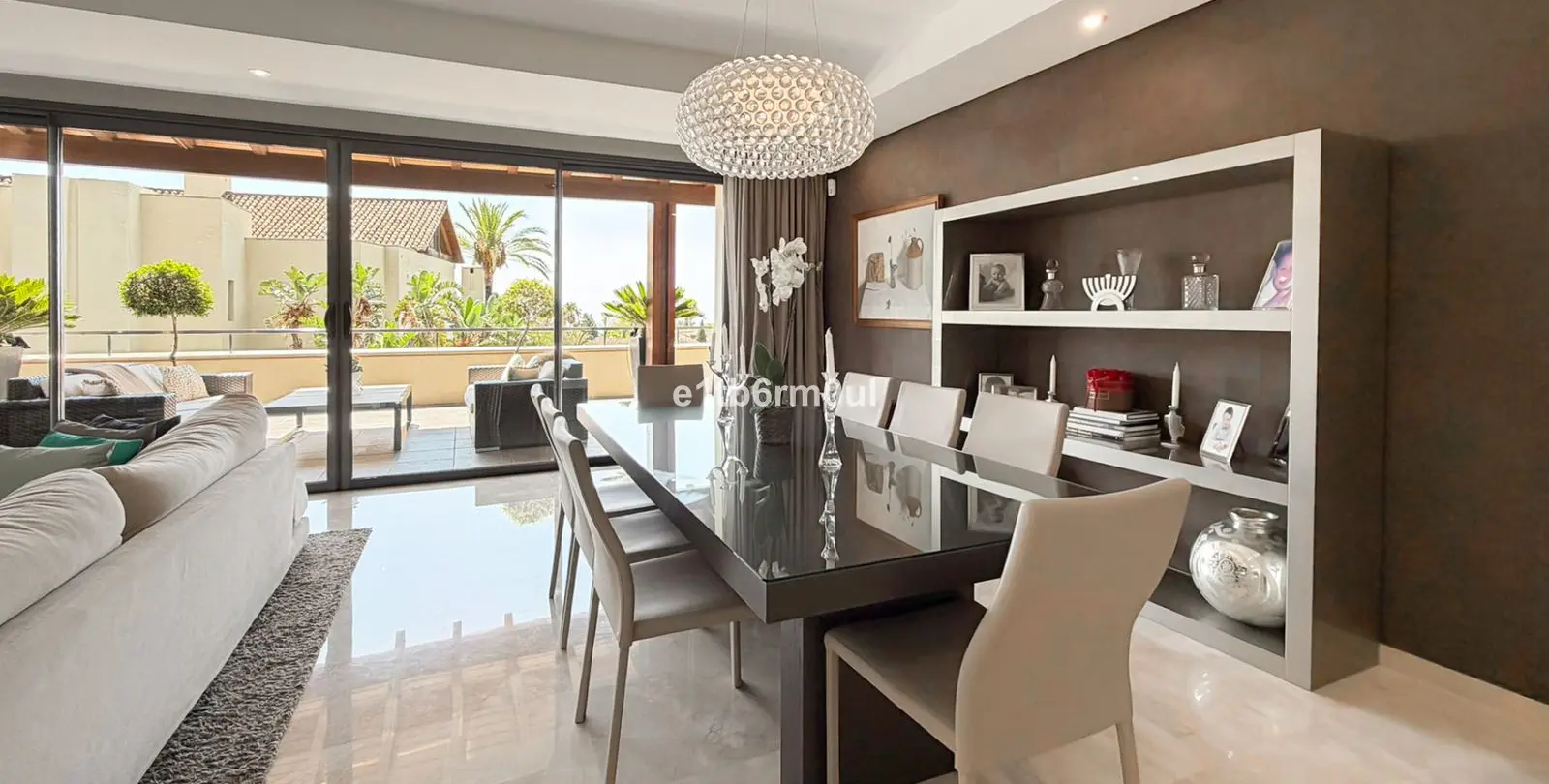 Venta de apartamento en planta media en The Golden Mile 5