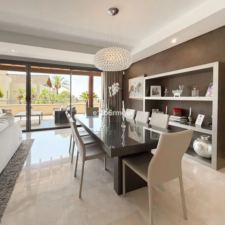 Venta de apartamento en planta media en The Golden Mile