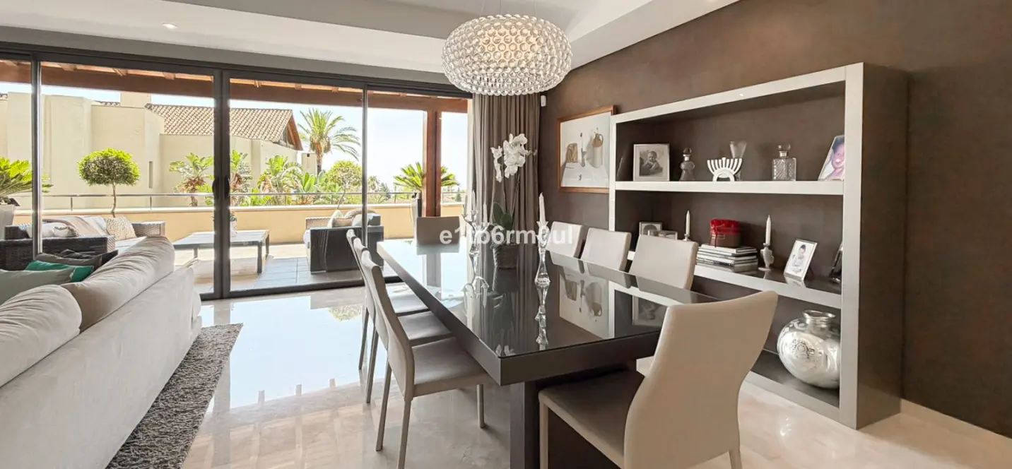 Venta de apartamento en planta media en The Golden Mile 4