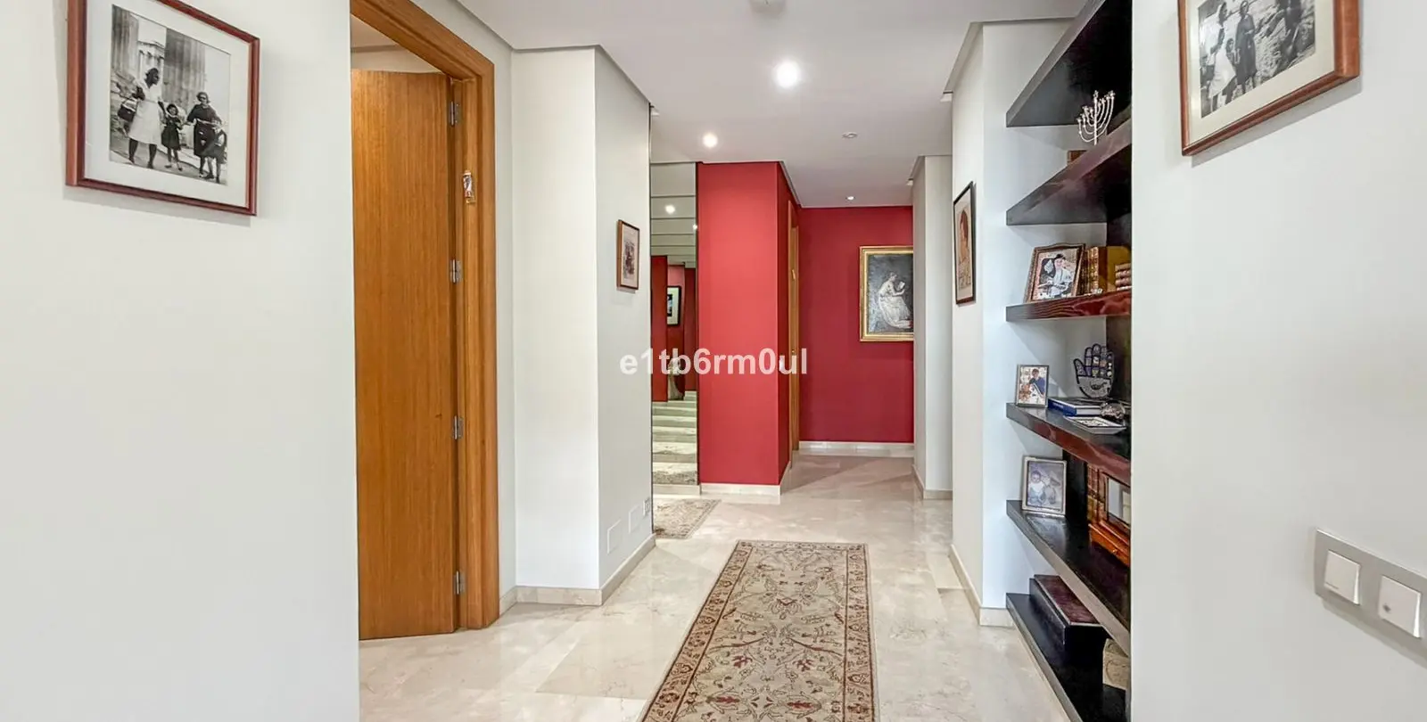 Venta de apartamento en planta media en The Golden Mile 7