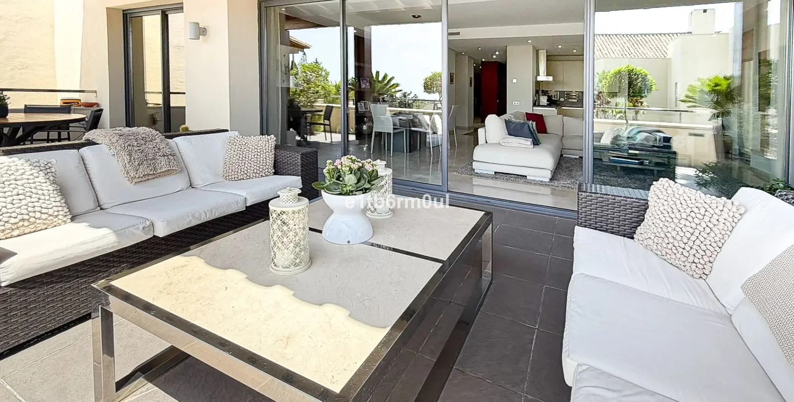 Venta de apartamento en planta media en The Golden Mile 12