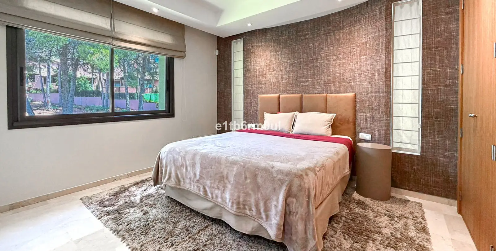Venta de apartamento en planta media en The Golden Mile 13