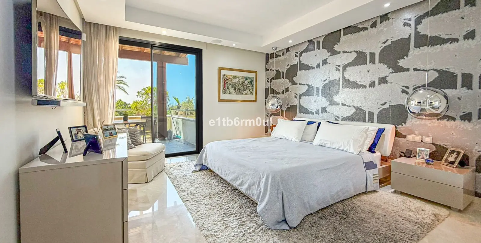 Venta de apartamento en planta media en The Golden Mile 16