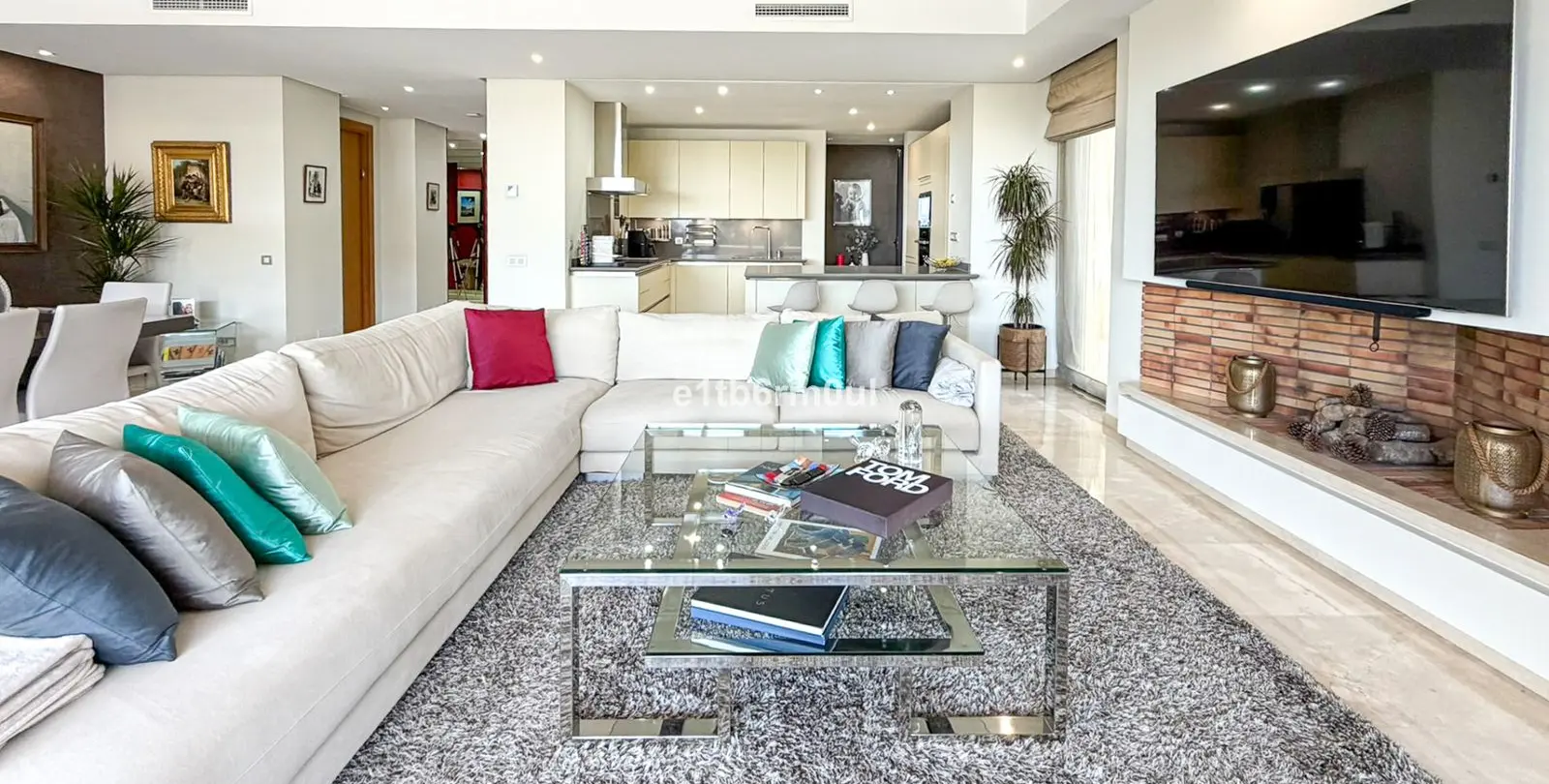 Venta de apartamento en planta media en The Golden Mile 18