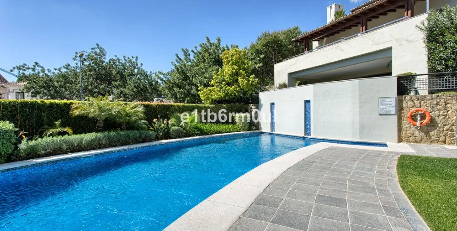 Venta de apartamento en planta media en The Golden Mile 21