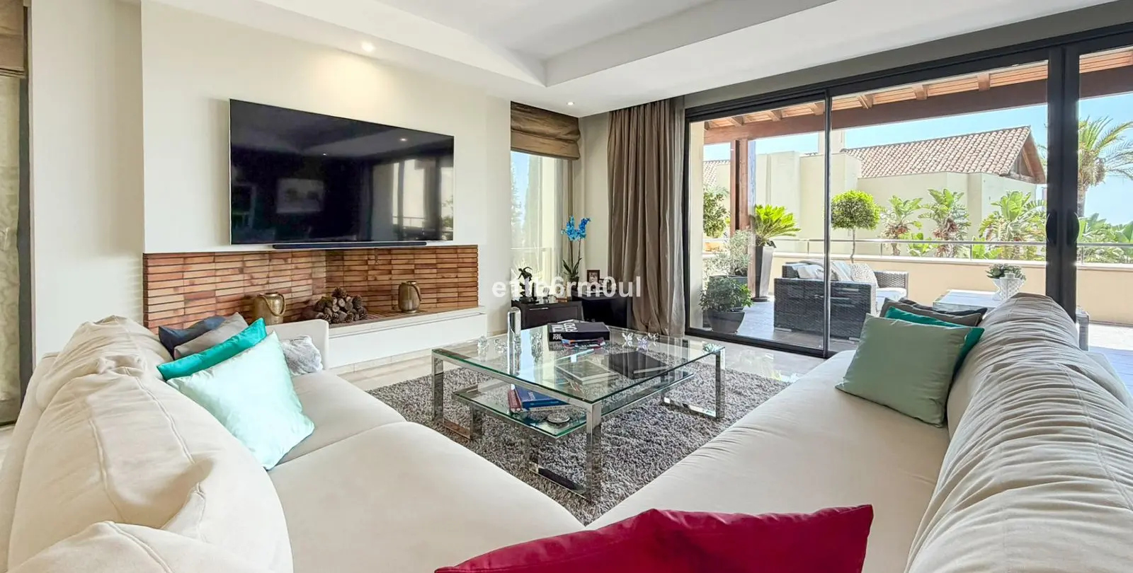 Venta de apartamento en planta media en The Golden Mile 29