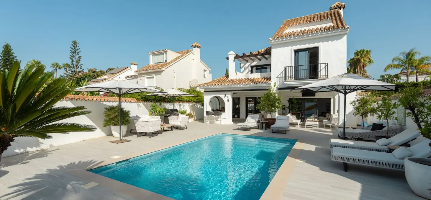 Venta de villa independiente en Nueva Andalucía 0