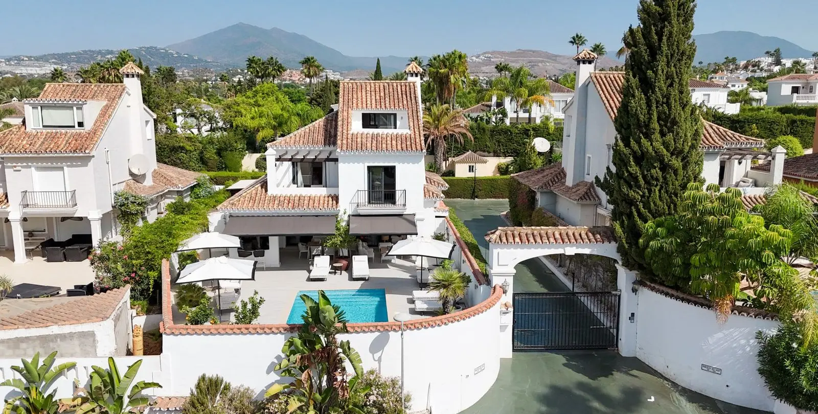 Venta de villa independiente en Nueva Andalucía 2