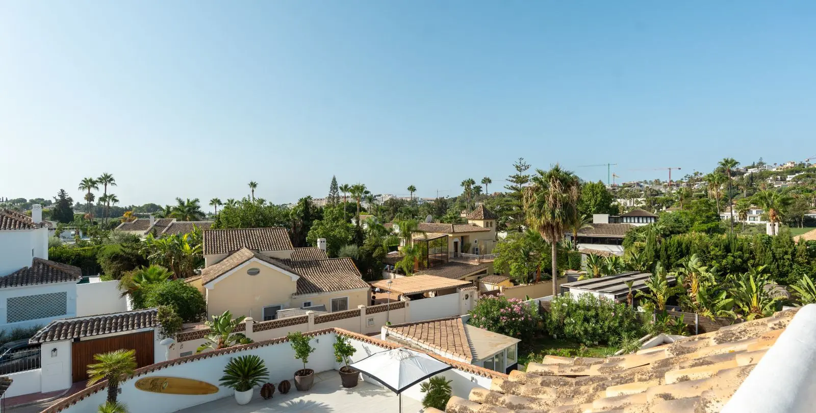 Venta de villa independiente en Nueva Andalucía 3
