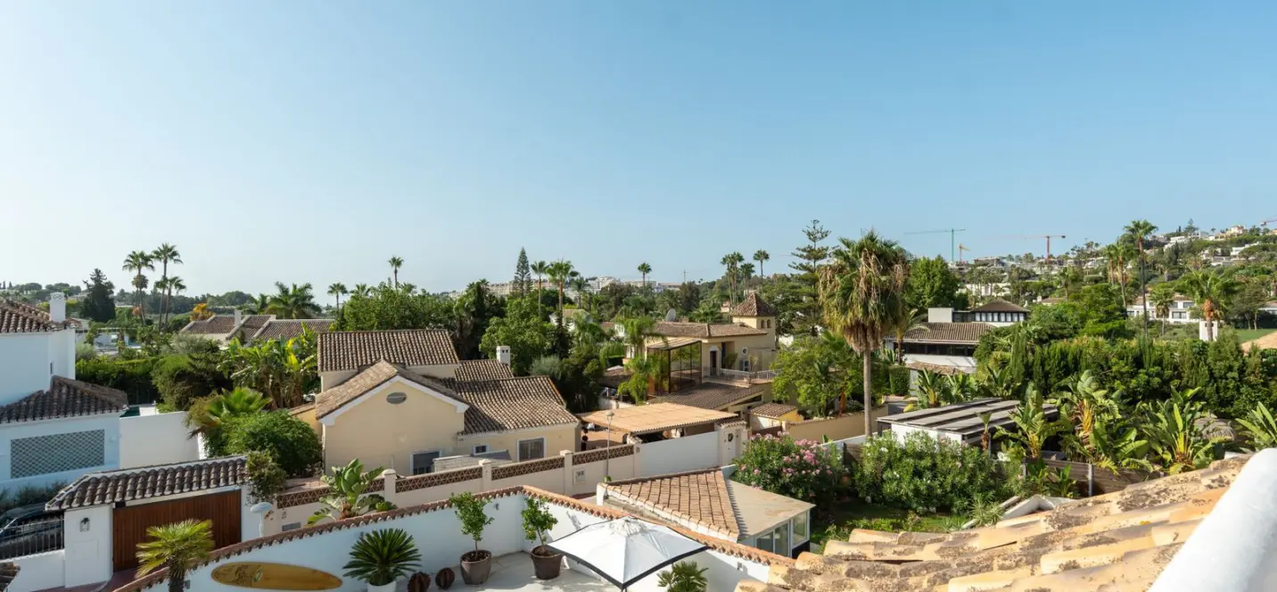 Venta de villa independiente en Nueva Andalucía 2