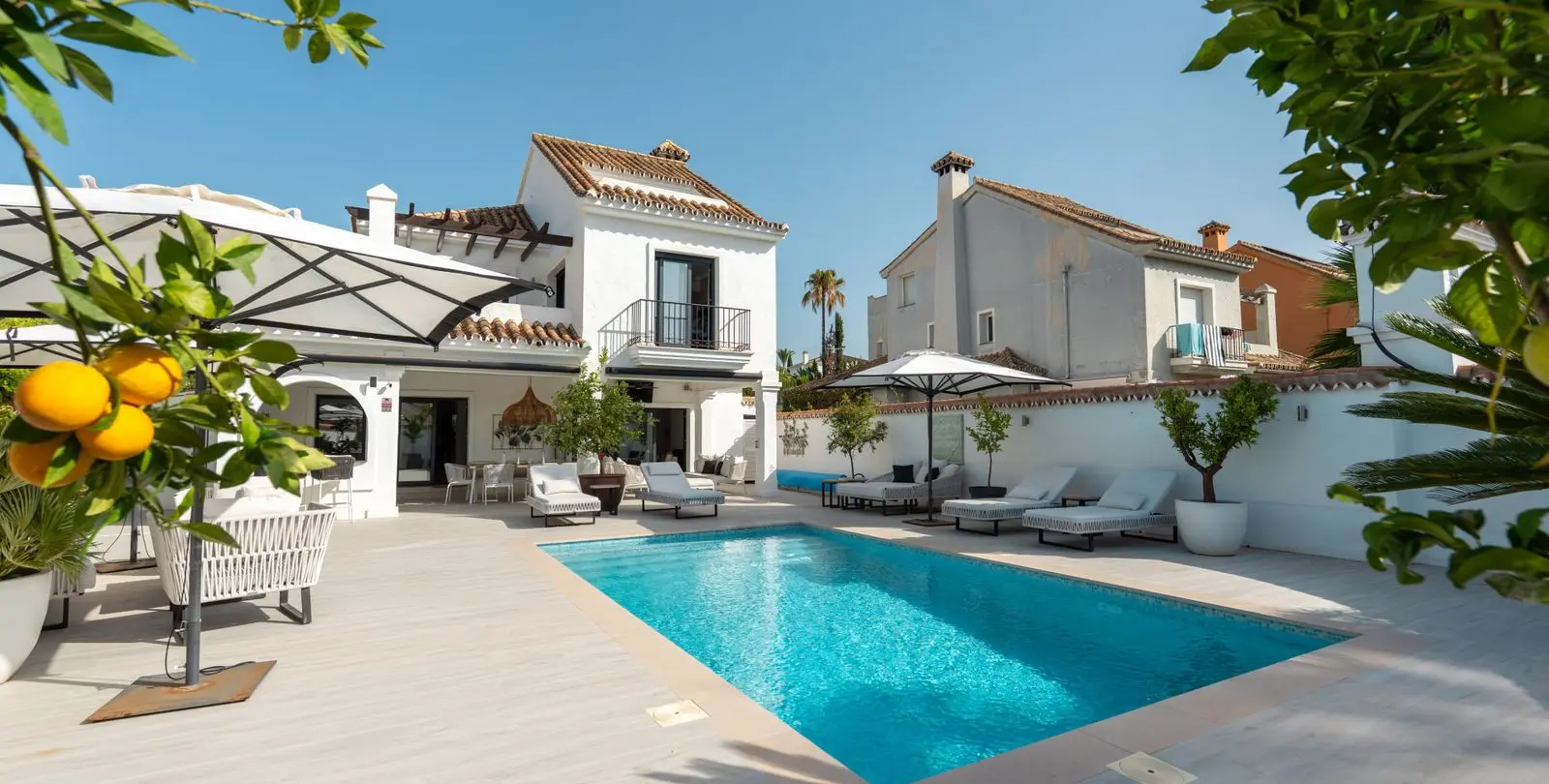 Venta de villa independiente en Nueva Andalucía 31