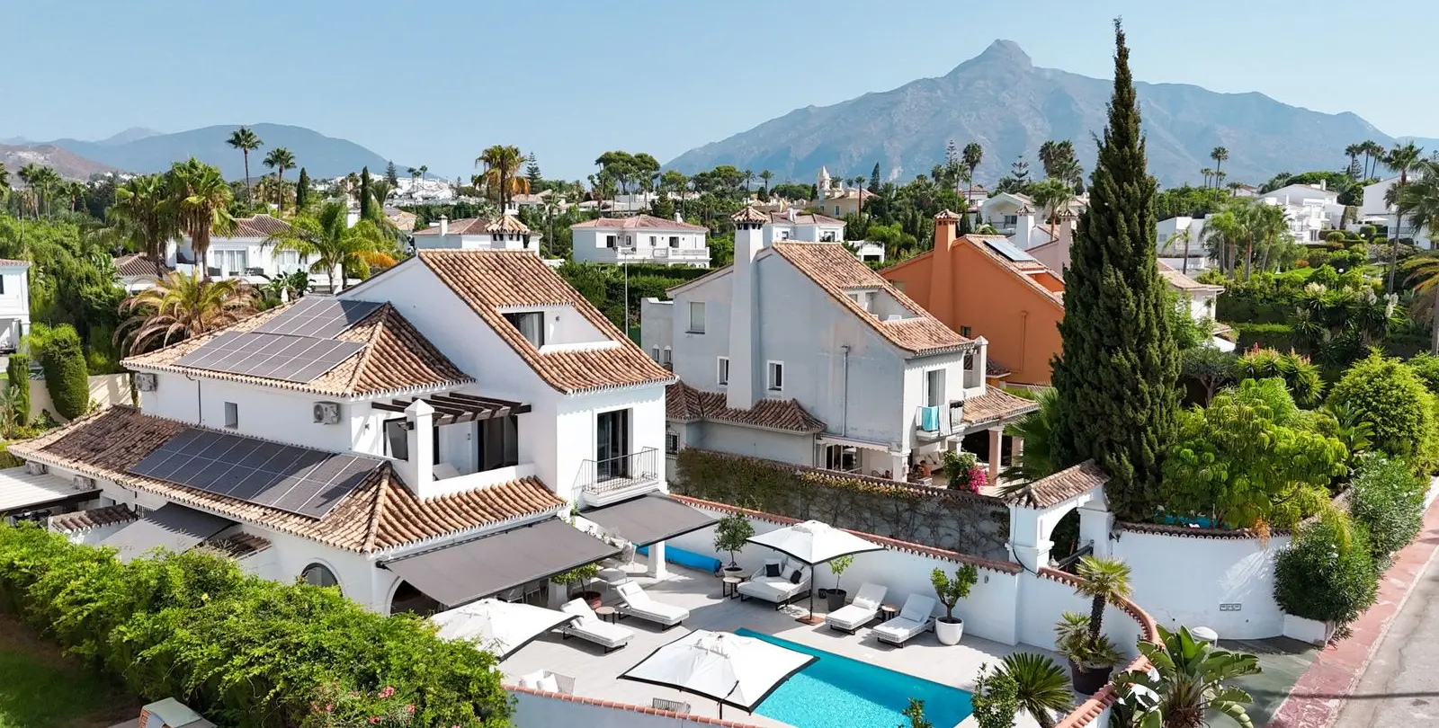 Venta de villa independiente en Nueva Andalucía 43