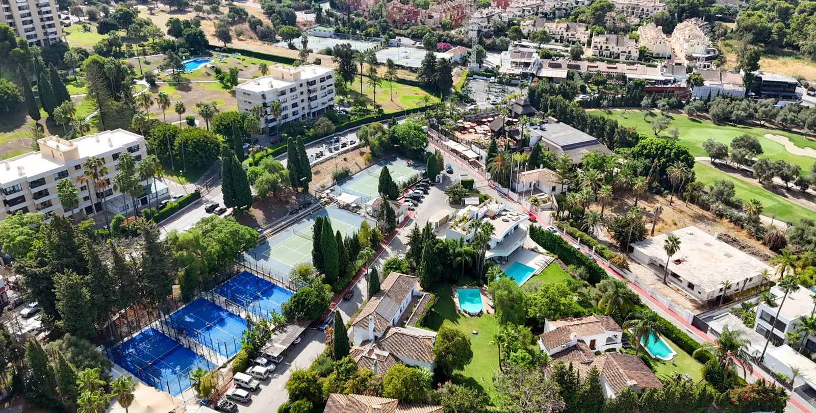 Venta de villa independiente en Nueva Andalucía 48