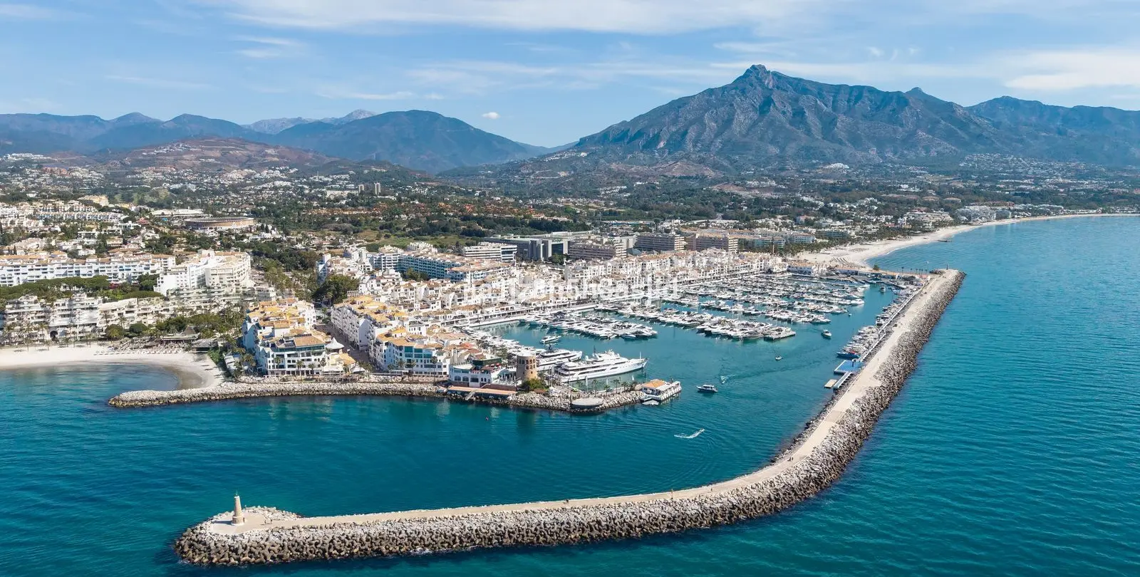 Venta de apartamento en planta media en Puerto Banús 7