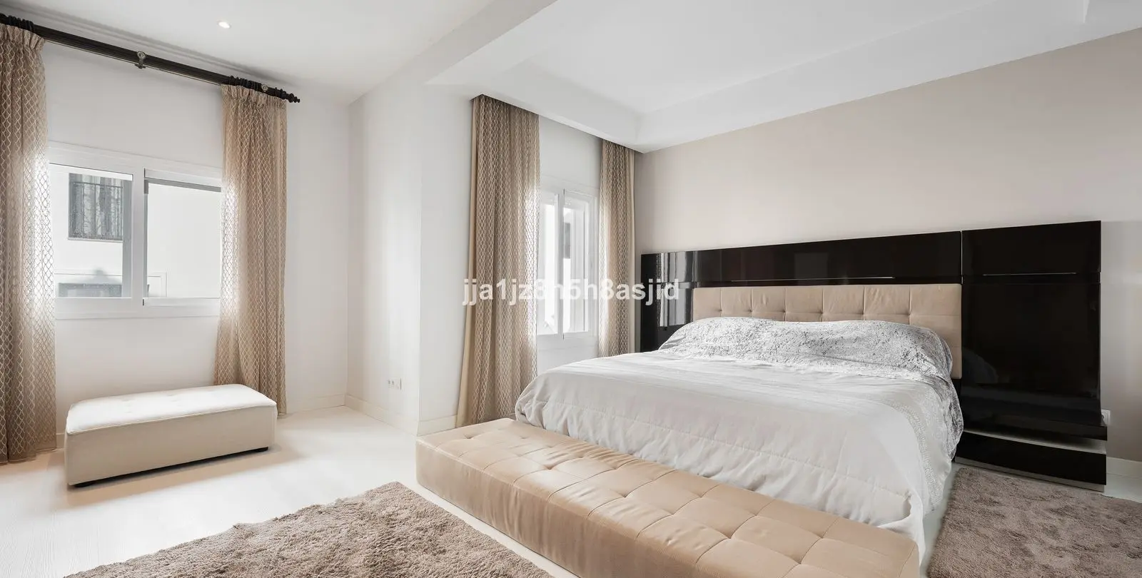 Venta de apartamento en planta media en Puerto Banús 10