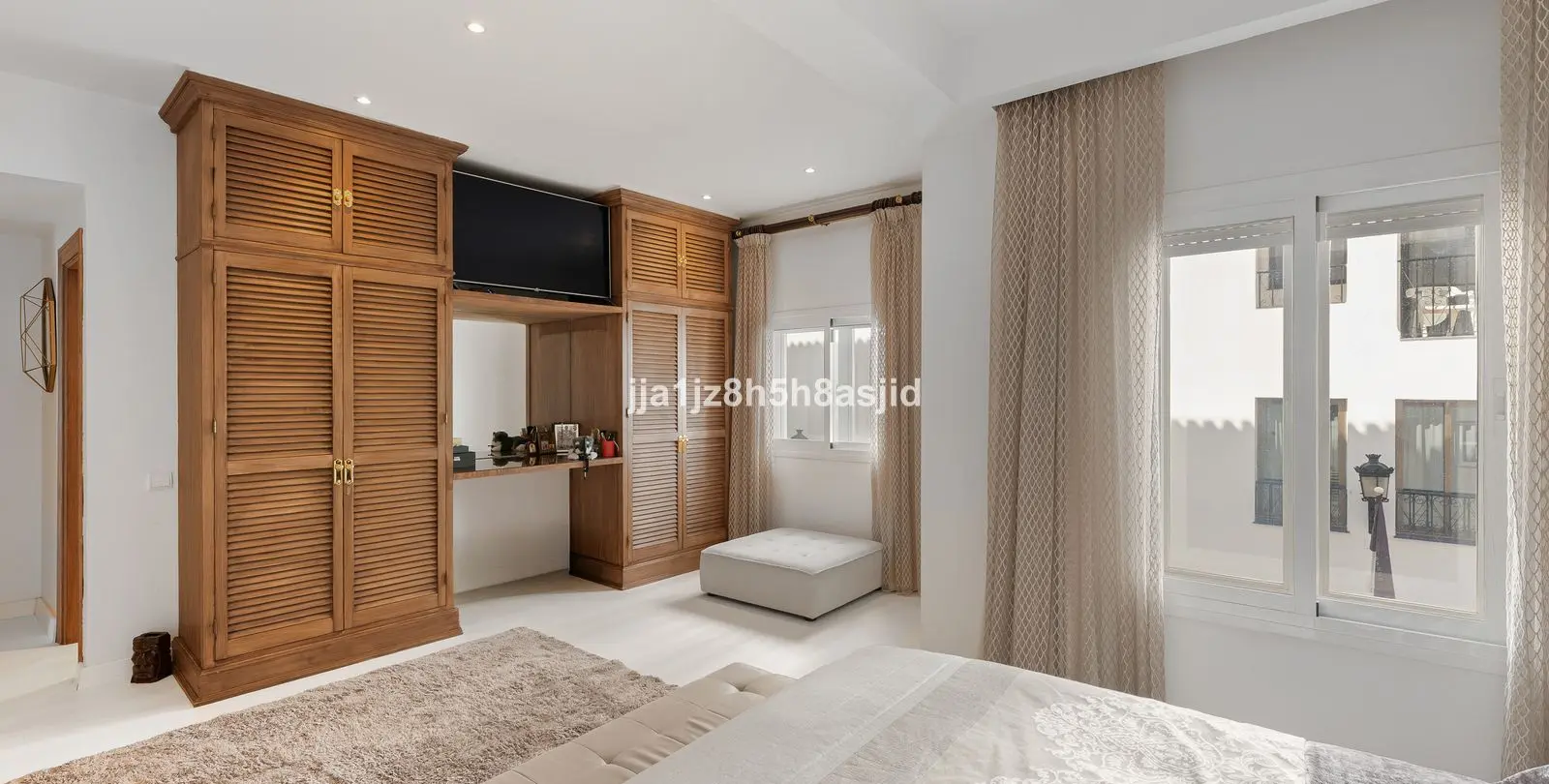 Venta de apartamento en planta media en Puerto Banús 11