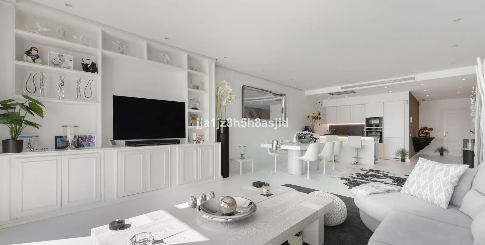 Venta de apartamento en planta media en Puerto Banús 21