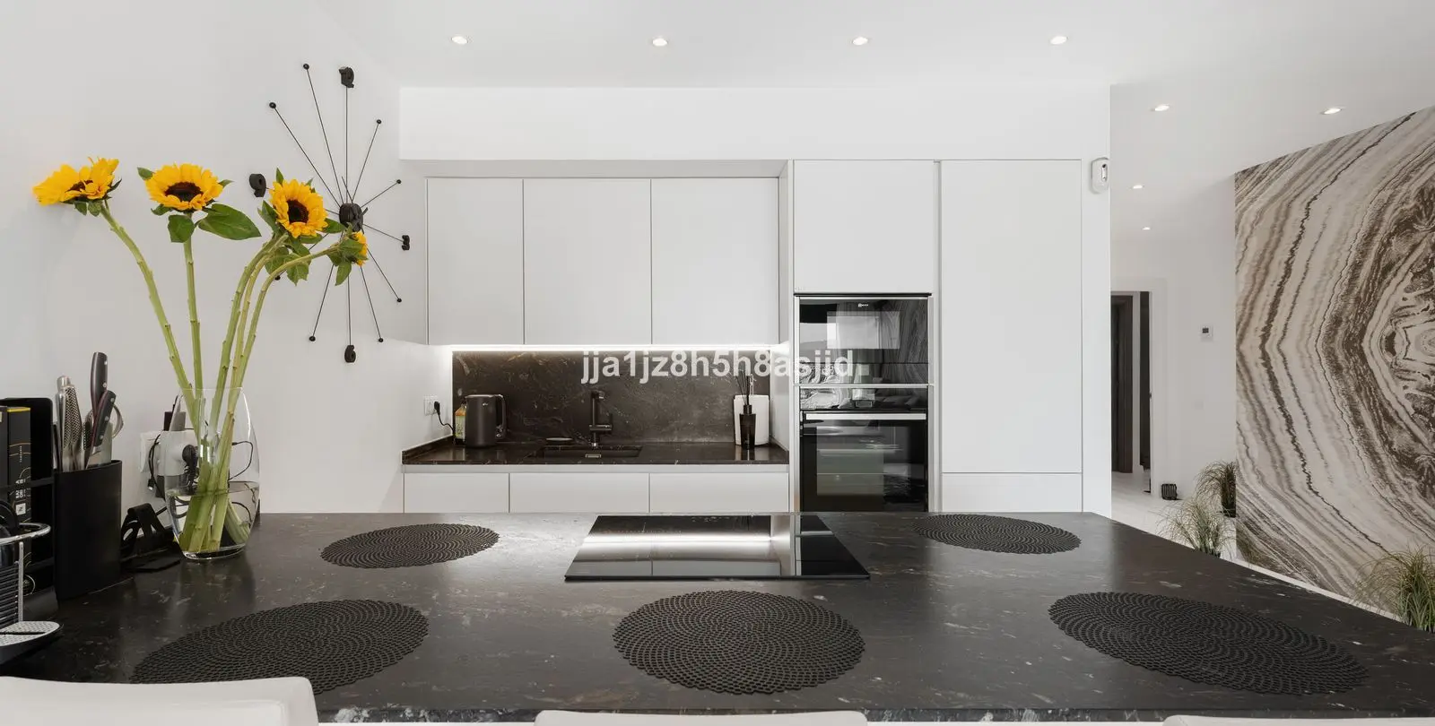 Venta de apartamento en planta media en Puerto Banús 22