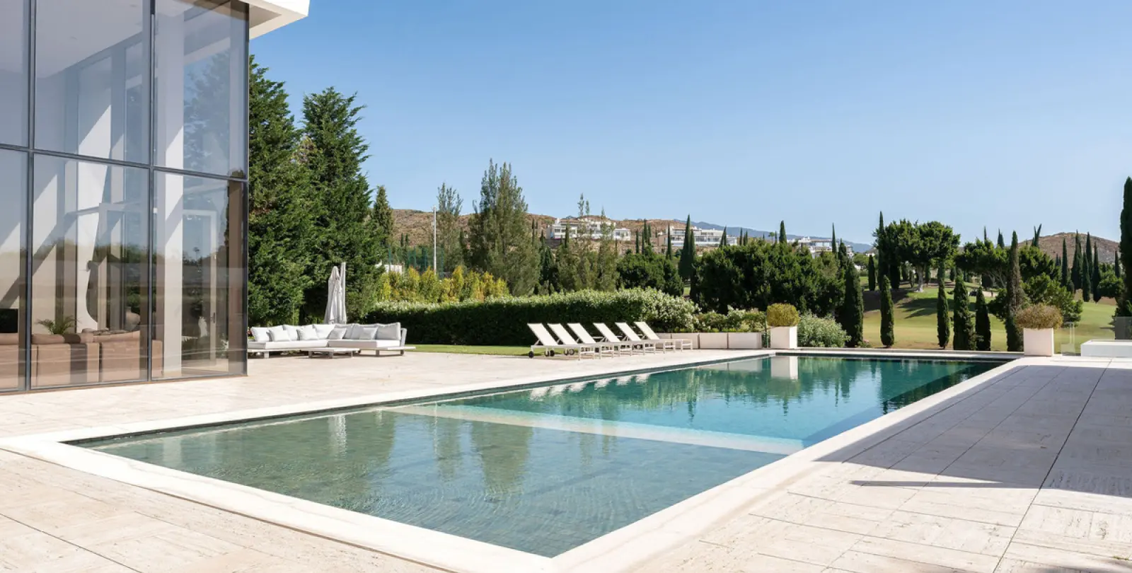 Short-term rent of detached villa in Los Flamingos 7