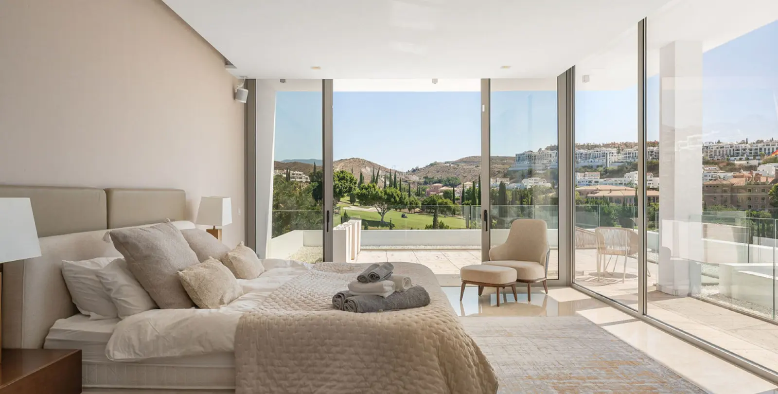 Short-term rent of detached villa in Los Flamingos 25