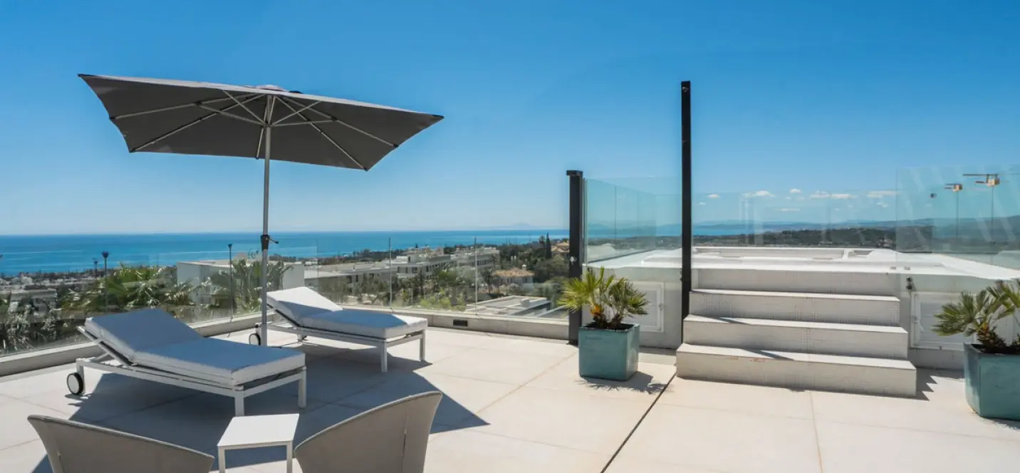 Short-term rent of detached villa in Estepona 2