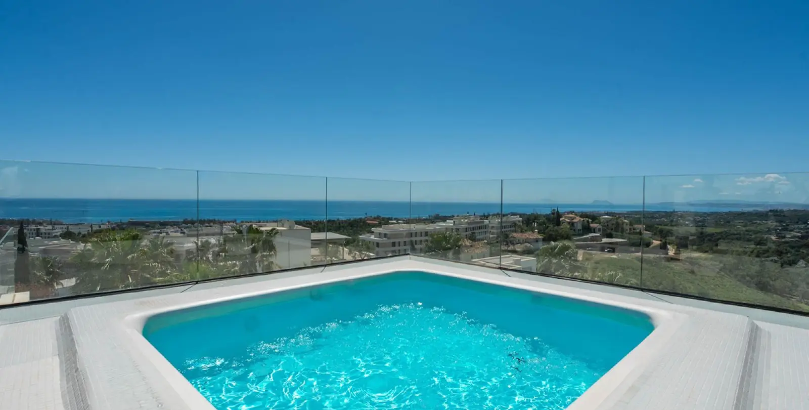 Краткосрочная аренда  отдельно стоящей виллы в Estepona 10