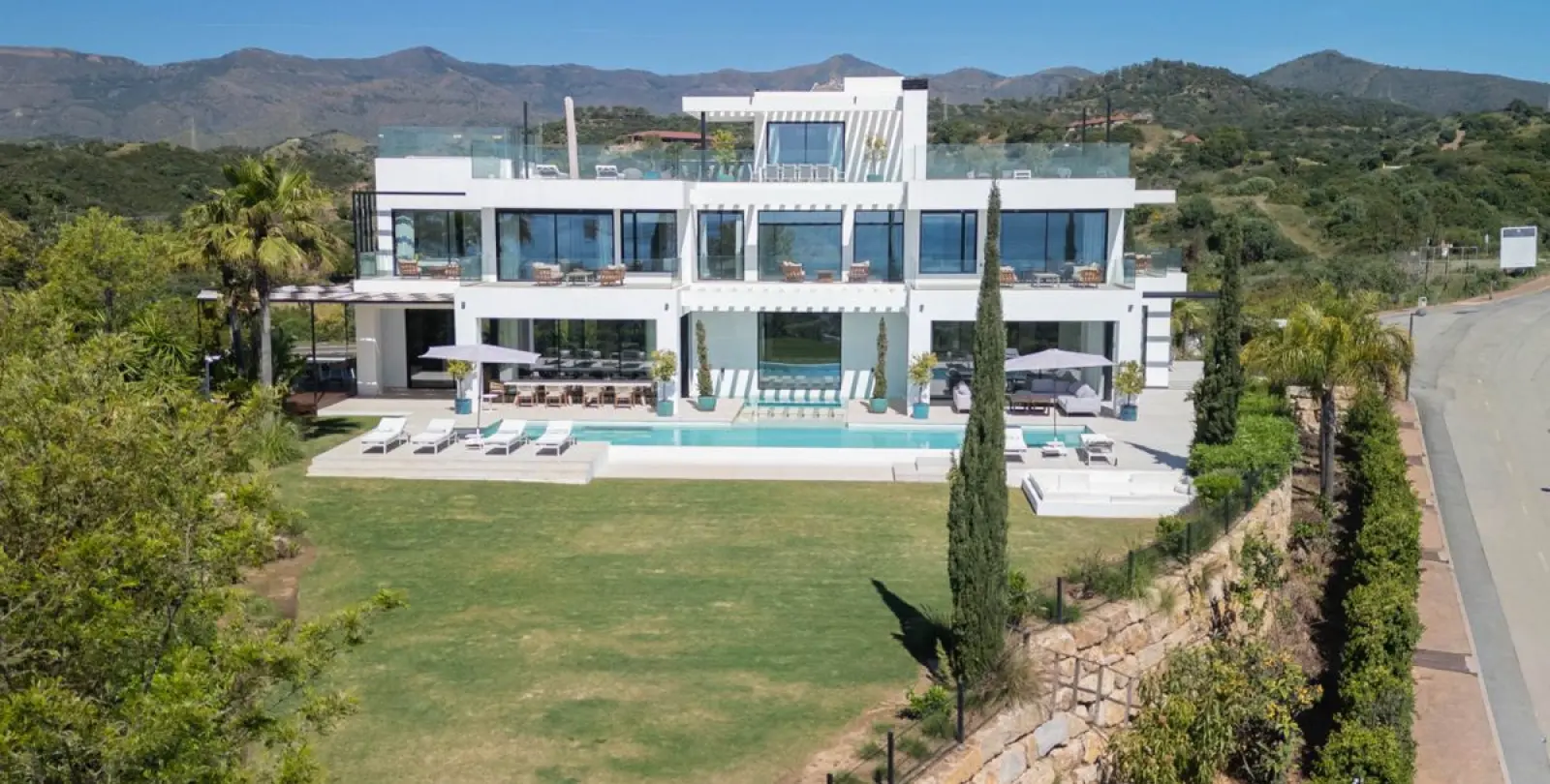 Краткосрочная аренда  отдельно стоящей виллы в Estepona 17