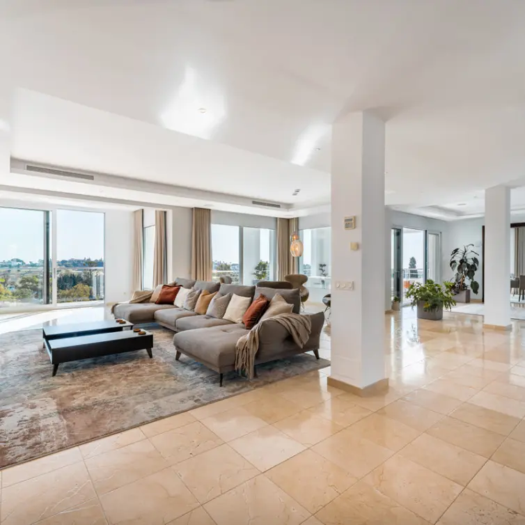Long-term rent of detached villa in Benahavís