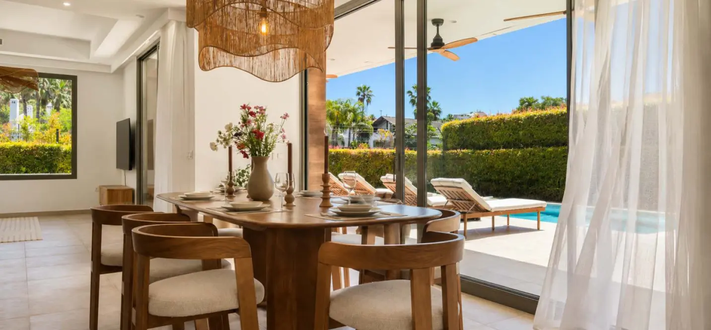 Short-term rent of detached villa in Estepona 1