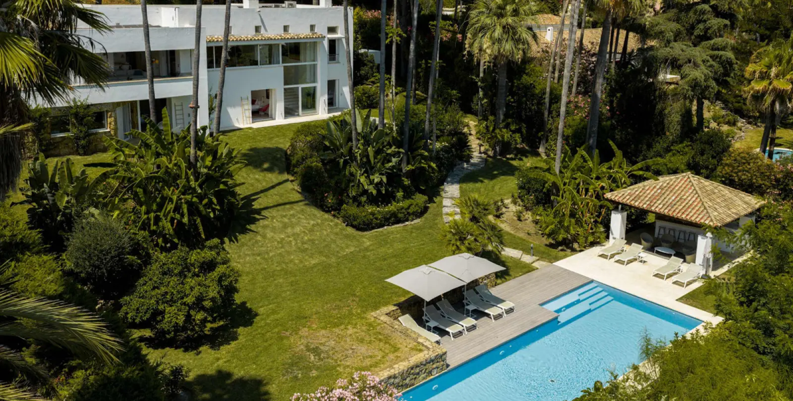 Short-term rent of detached villa in The Golden Mile 1