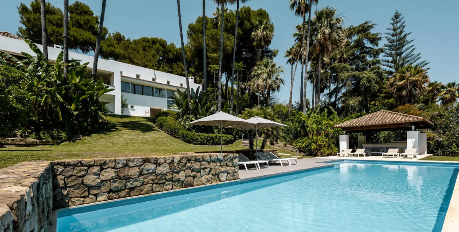 Short-term rent of detached villa in The Golden Mile 3