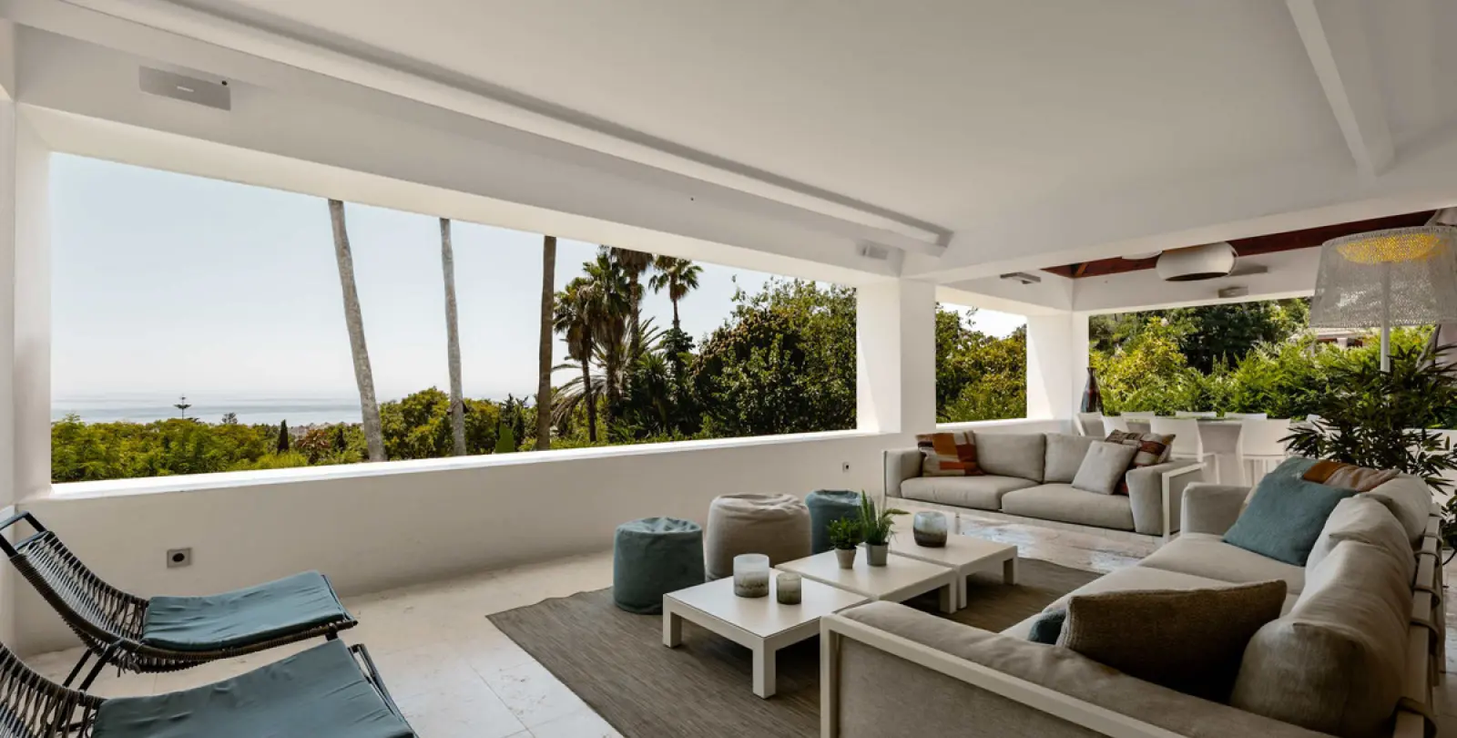 Short-term rent of detached villa in The Golden Mile 9
