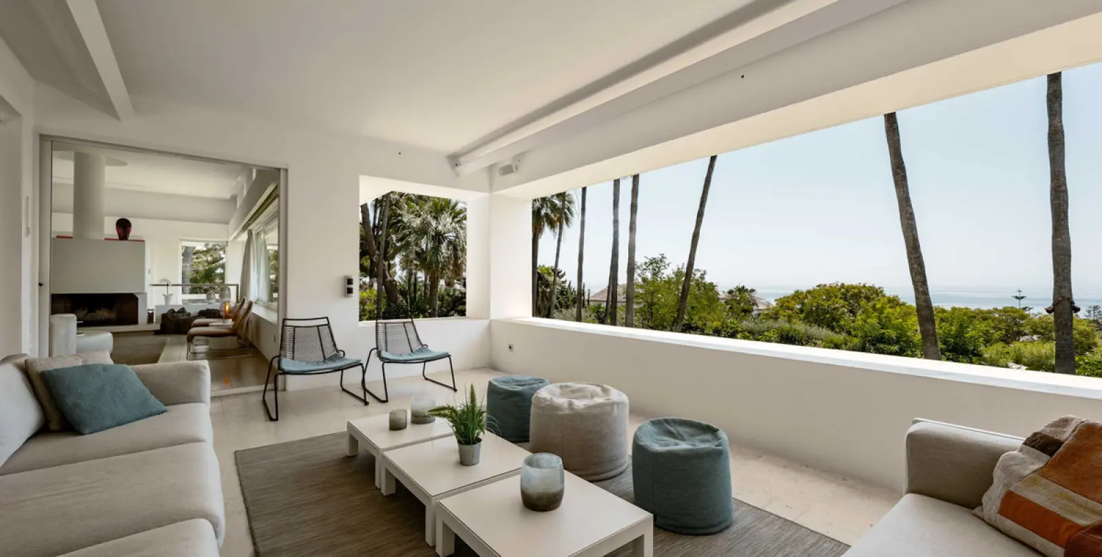 Short-term rent of detached villa in The Golden Mile 11