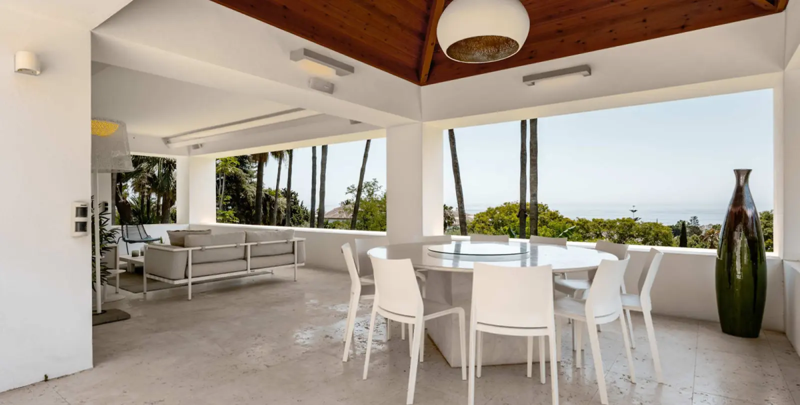 Short-term rent of detached villa in The Golden Mile 12