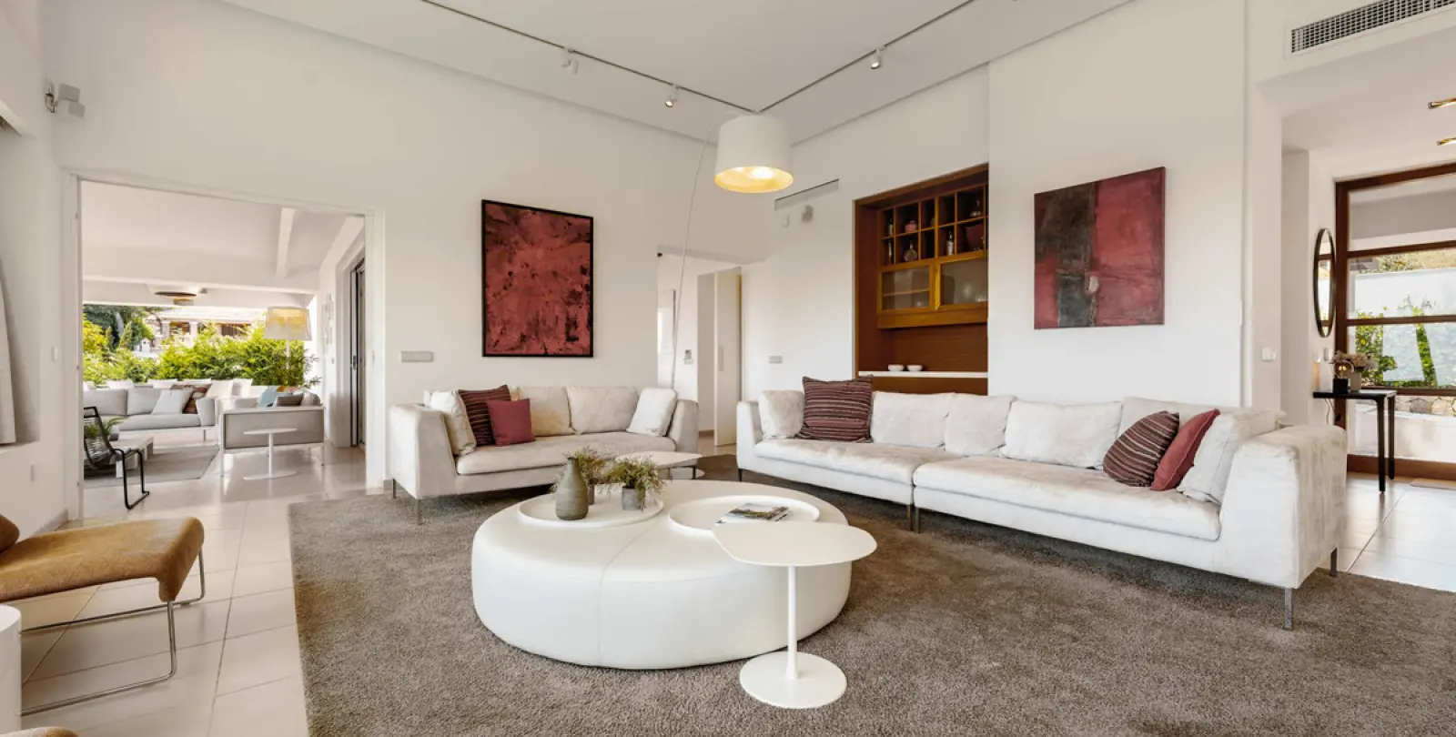 Short-term rent of detached villa in The Golden Mile 14