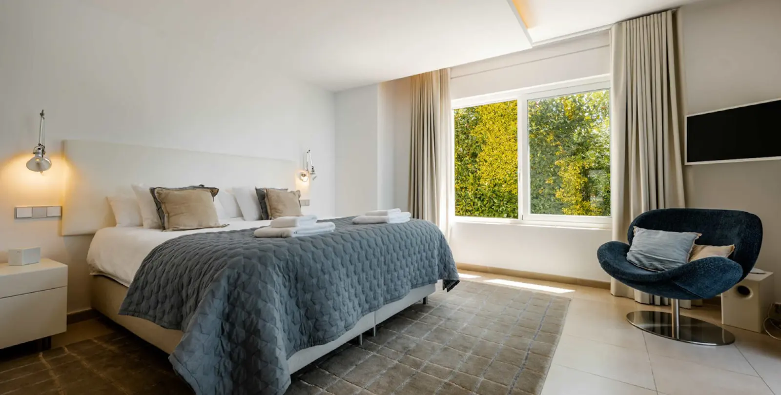 Short-term rent of detached villa in The Golden Mile 17