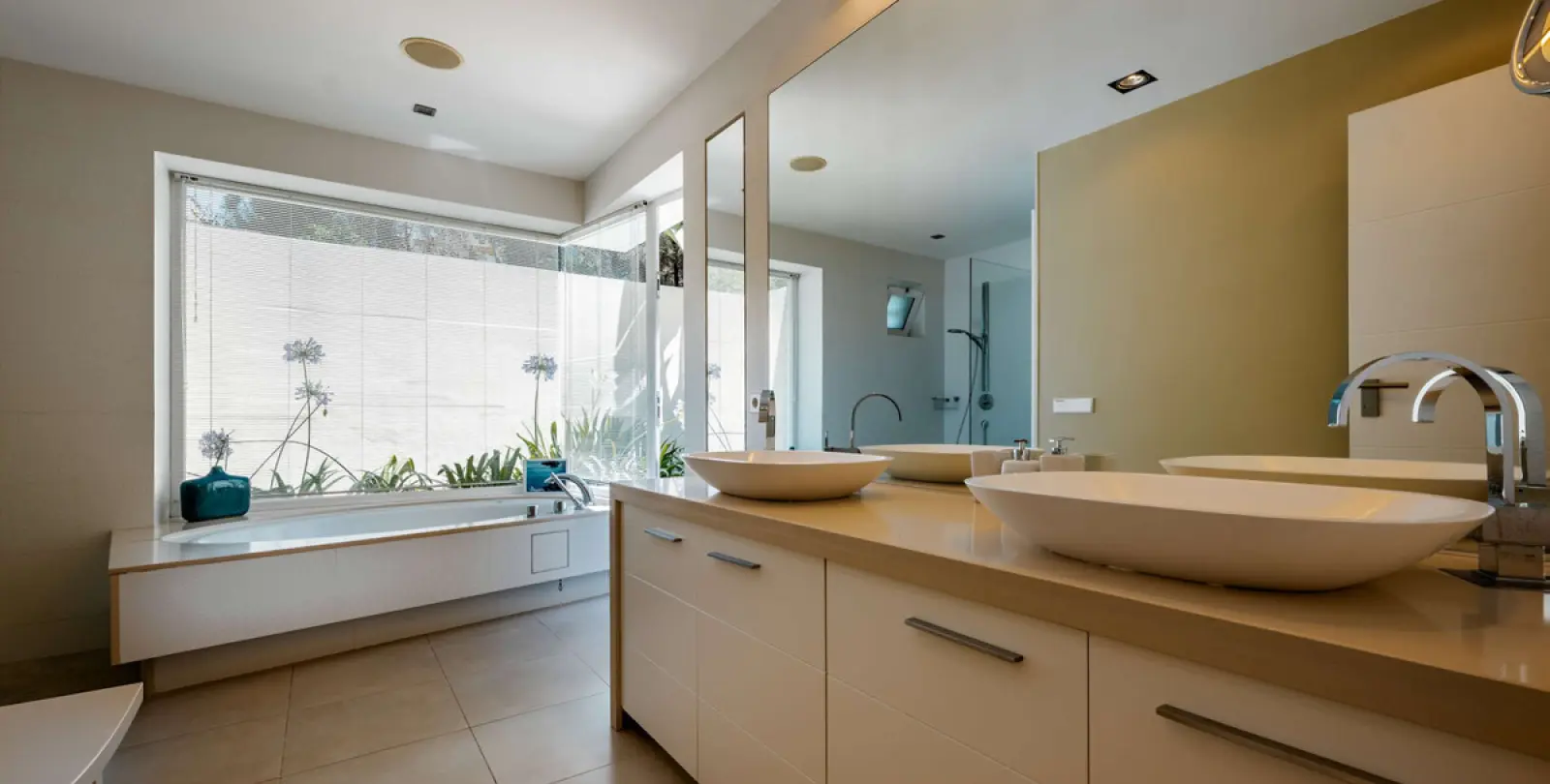 Short-term rent of detached villa in The Golden Mile 21